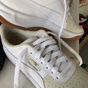 BRAND NEW Women’s Pumas, Size 9